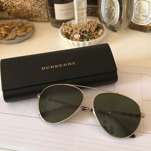 Burberry aviators!